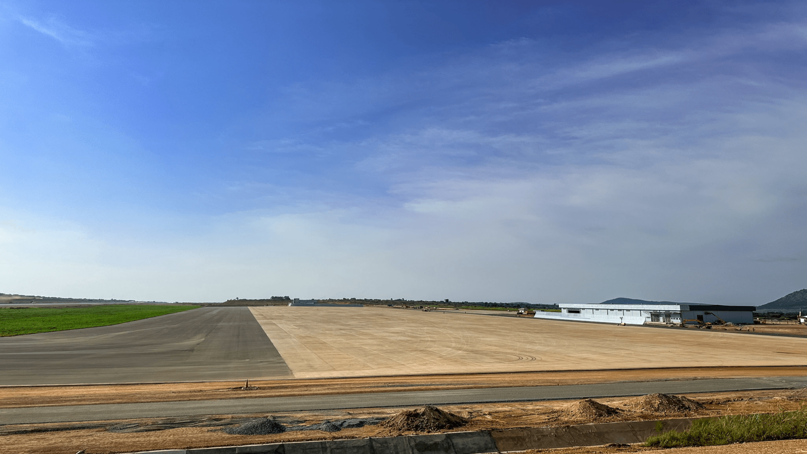 Kabalega_Airport_1600x900